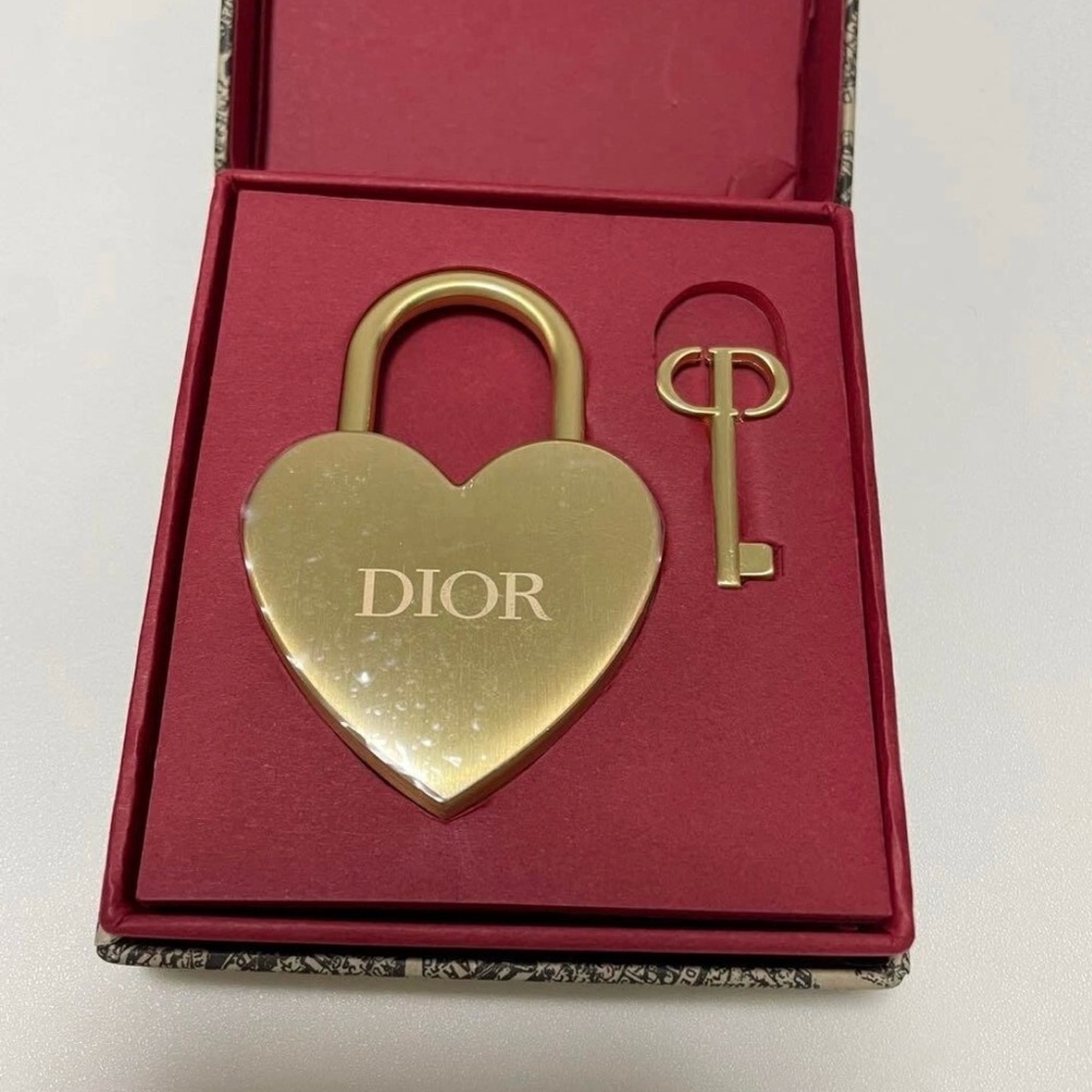 Dior Heart Padlock Cadena & Key Sealed W/Box 2023 Valentine Limited Novelty